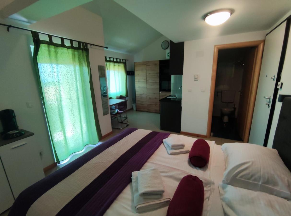Panorama Sunset Apartments เซรส ภายนอก รูปภาพ